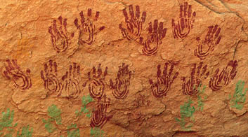 Handprint pictographs at Painted Cave, 196 x 353 pixels, 36 K.