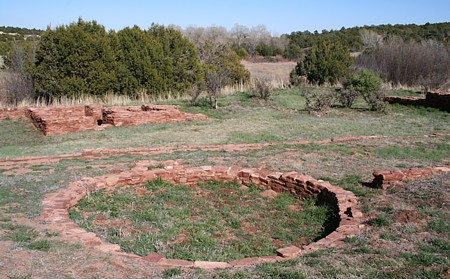 Quarai pueblo, a tower structure, typical of pre-Contact pueblos, is incorporated into the convent area, as is a kiva. 