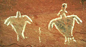 Anthropomorphs pictograph near the kiva at Turkey Pen Ruin, 154 x 284 pixels, 23 K.