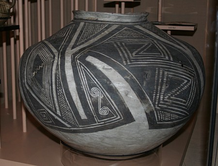large black-on-white puebloan jar
